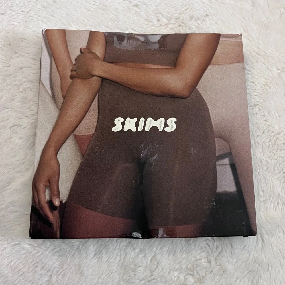 SKIMS Women's Sculpt Short Mid Thigh Open Gusset Onyx Black SH-MTS-0602 Size S/M